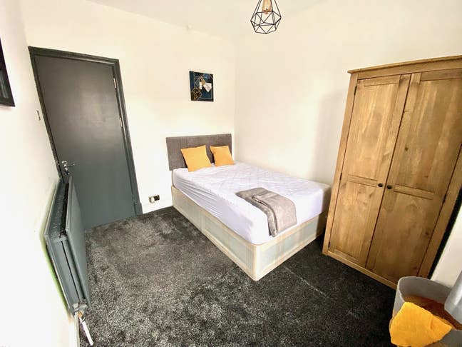 Lovely room - near centre and LRI/DMU   Main Photo