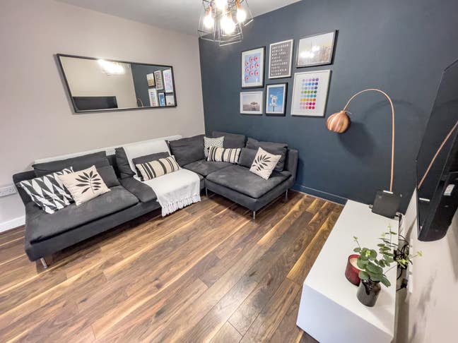 Esher Road - Student House Share Main Photo
