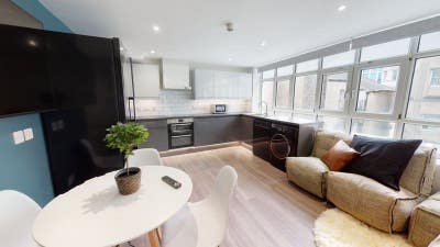 Final Room in 6 bed flat in central Cardiff Main Photo