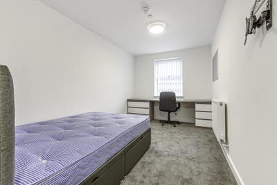 En-Suite Student Room Available for 2026 Main Photo