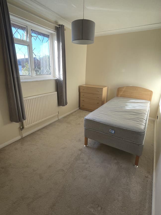 Short Let – Single Room in Friendly Home – New Mal Main Photo