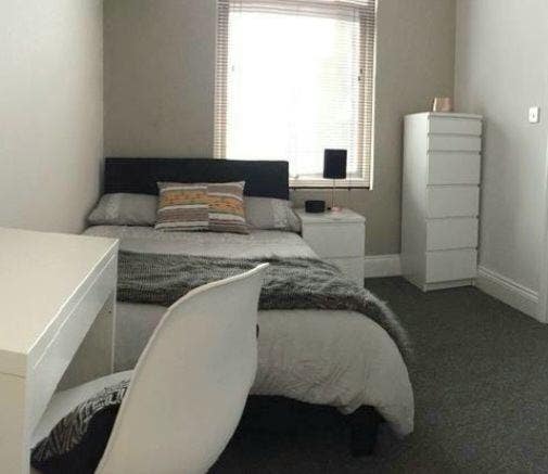 ***3-Bed Student House – Central*** Main Photo
