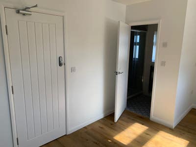 New Large Ensuite High Specification Main Photo