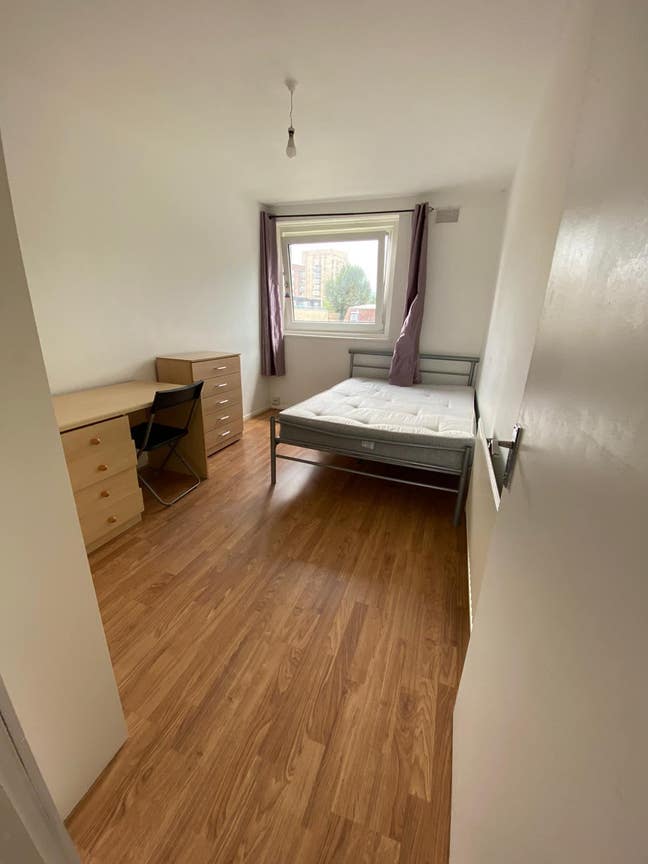 Student Friendly Large 5 Bed Flat  Main Photo