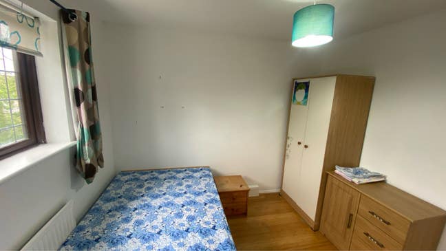 Big spacious room available in sharing house Main Photo