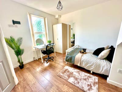 🔥Superior Double Ensuite🛁 (City Centre!) Main Photo