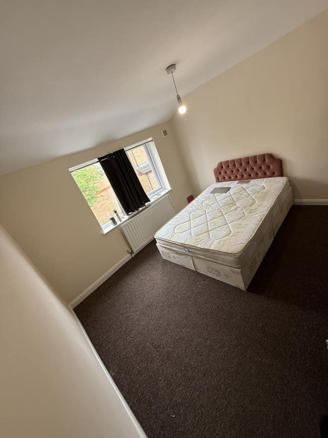 Double Bedroom -&pound;850 Including Bills Main Photo