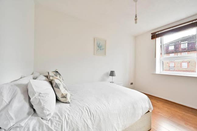 Stylish Double Room Available in Modern 2-Bed F Main Photo