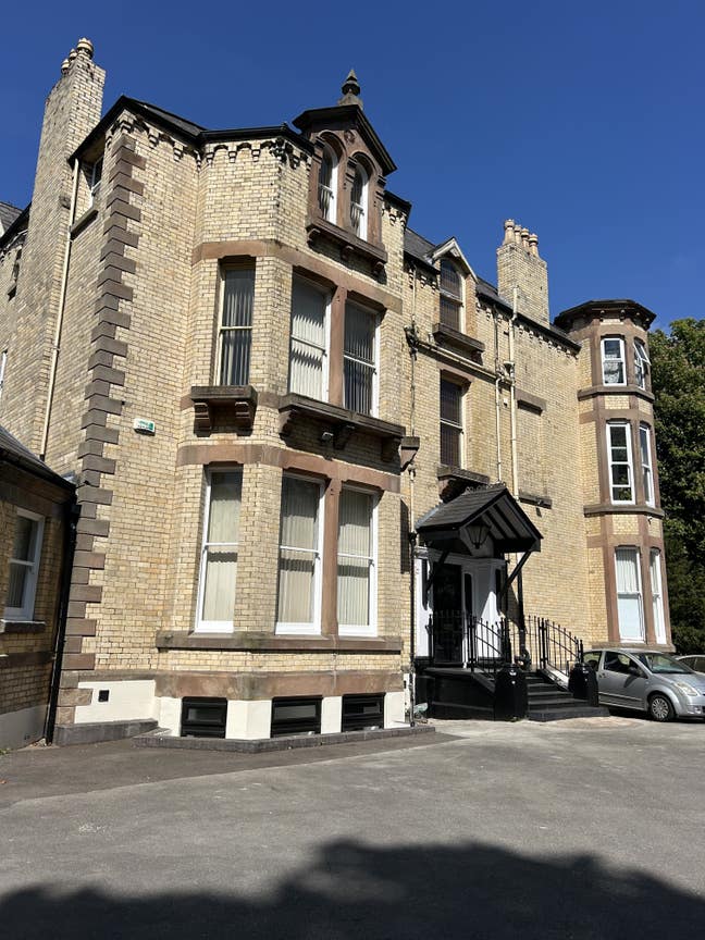 En-suite room to let in detached Victorian Villa Main Photo