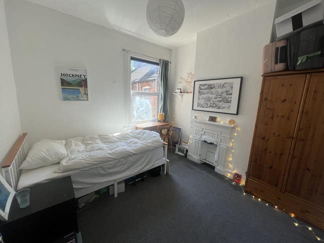 Beautiful double room in bright spacious house  Main Photo