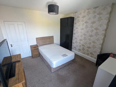 Lovely room close to the seafront/hospital Main Photo