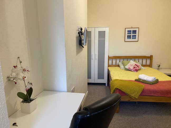 Amazing huge dble room Old Town &pound;610/m 27 April Main Photo