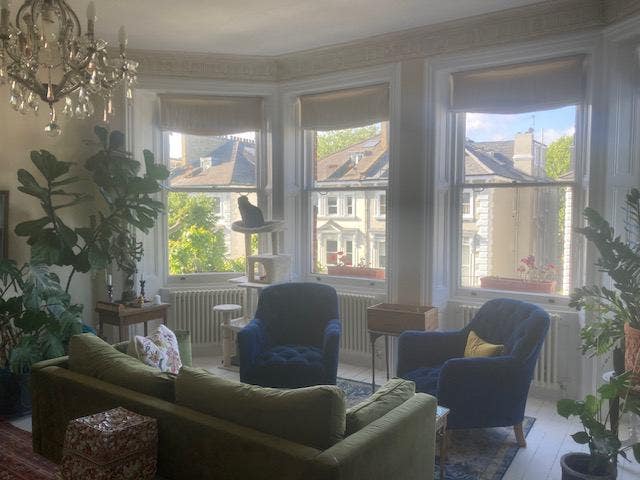 Short rent sole use bedroom, kitchen etc inc a CAT Main Photo