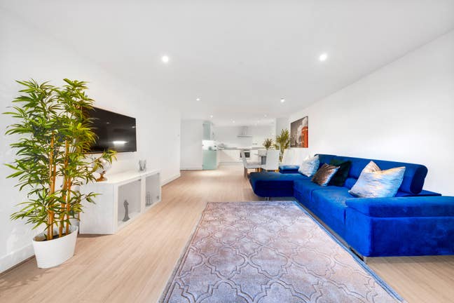 2-Bed Apartment To Rent – Crews Street, E14  Main Photo