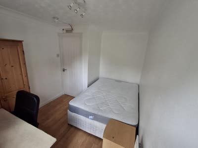 Double Room Available Near University  Main Photo