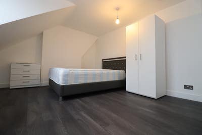 Modern Home + Garden | Prime West Hampstead Main Photo