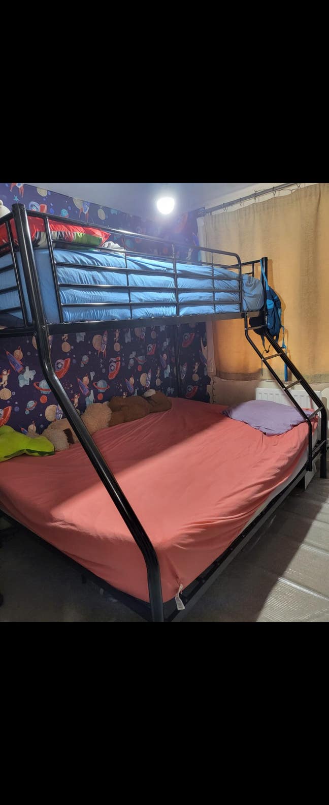 1 double bedroom available in a 3 bedroom house.  Main Photo
