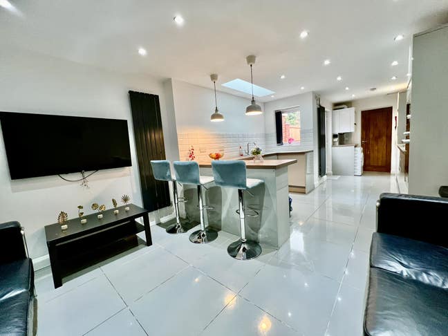 🏡 Luxurious Ensuite Rooms for Professionals CV5 Main Photo
