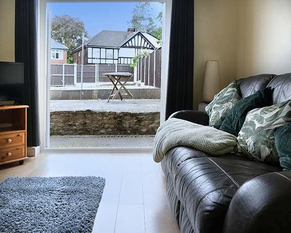 Large Double Room Available in LE2!! Main Photo