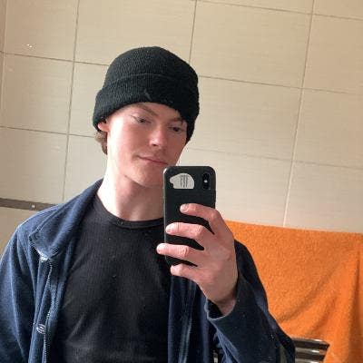 I’m Matthew I’m 23 and employed as a grav... Main Photo
