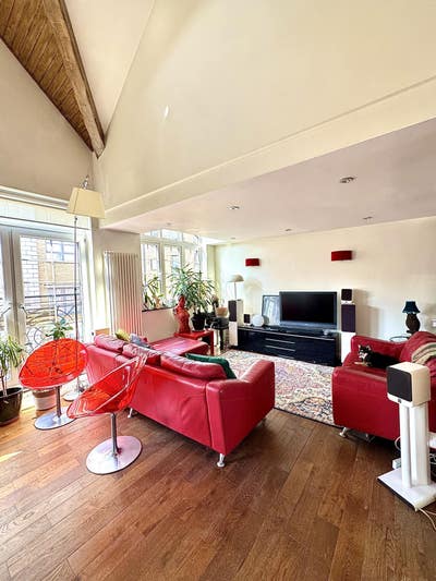 Bright Double Room in Stylish Flat Narrow St E14 Main Photo