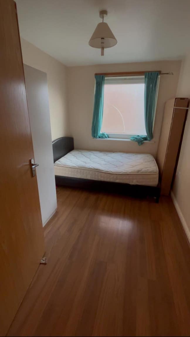 Room available with personal washroom  Main Photo
