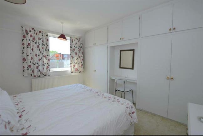 Extra Large double and single room in shared house Main Photo