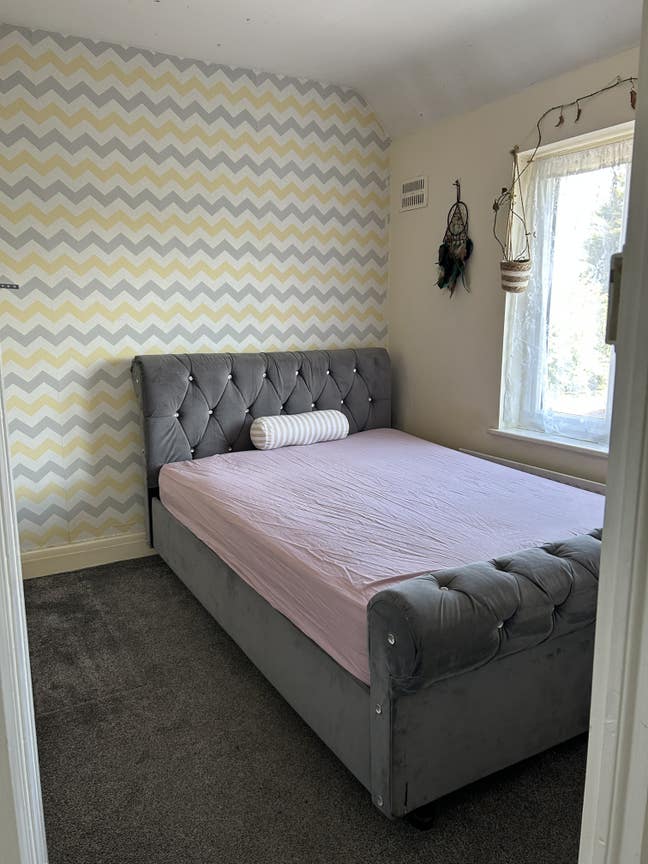 Spacious Room Available  Main Photo