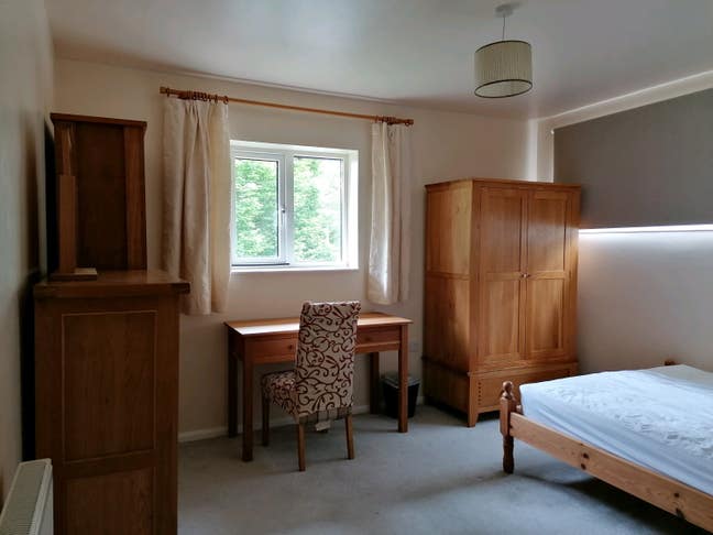 Furnished double bedroom in Newmarket Road Main Photo