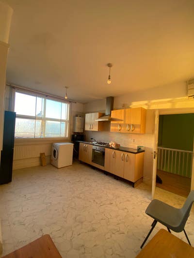 🏠 Single Box & Double Room available - DM asap  Main Photo
