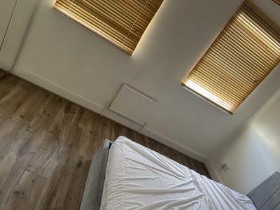 Double room in clean, professional house Main Photo