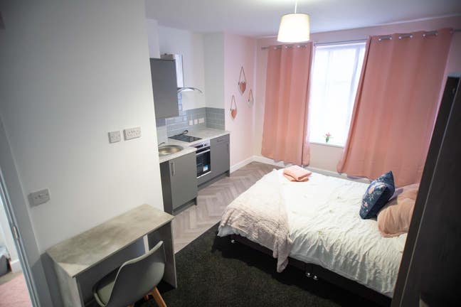 Modern Room w/ Kitchenette - Bills Included Main Photo