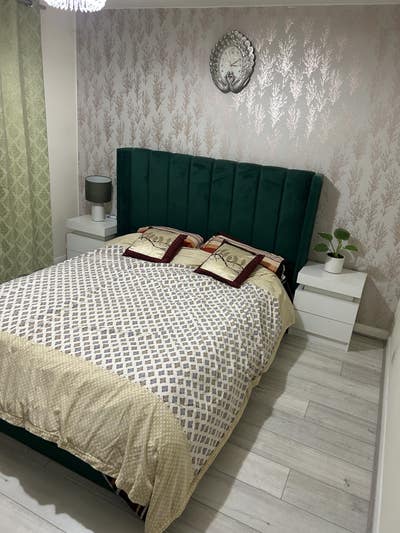 One double bed room with separate kitchen and bath Main Photo