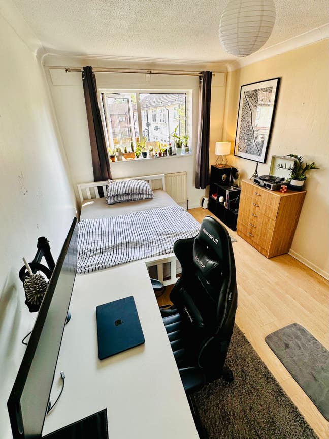 Lovely double room available.  Main Photo