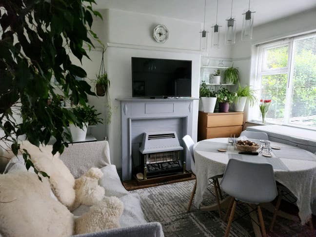 A spacious bright double room  Main Photo