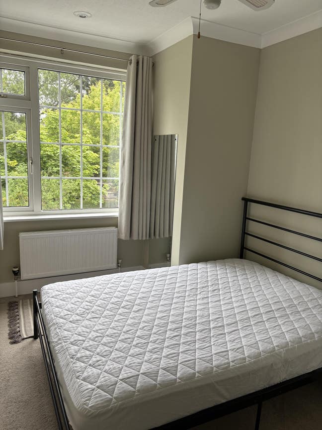 Mon to Fri rental - close to all transport links  Main Photo