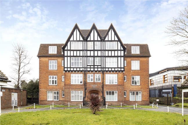 Double Room near station  Main Photo