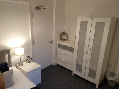 Friendly Houseshare - Bright Modern Room Main Photo