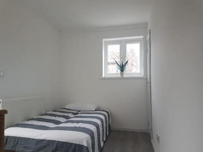 Ensuite Single Room (Own Toilet and Shower) Main Photo