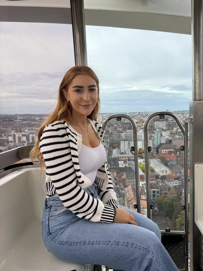 I am a professional female aged 24. I am look... Main Photo