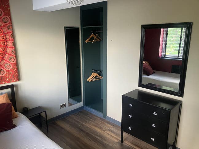 Barnet  Lovely Room all bills incl.  8 min to tube Main Photo