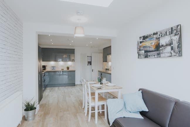 Spacious Ensuite Room in Fabulous House Share Main Photo