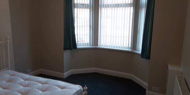 Houseshare (HMO) opposite  hospital main entrance Main Photo