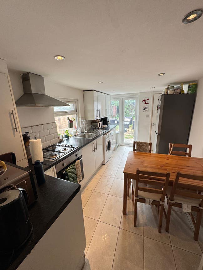 Friendly house in Tooting Broadway  Main Photo