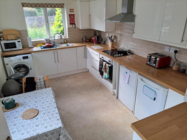 V. large double room, light and spacious house  Main Photo