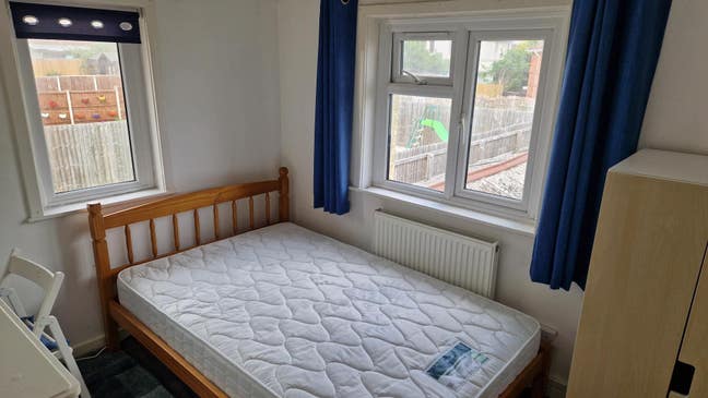 Double room in relaxed tidy friendly house Main Photo