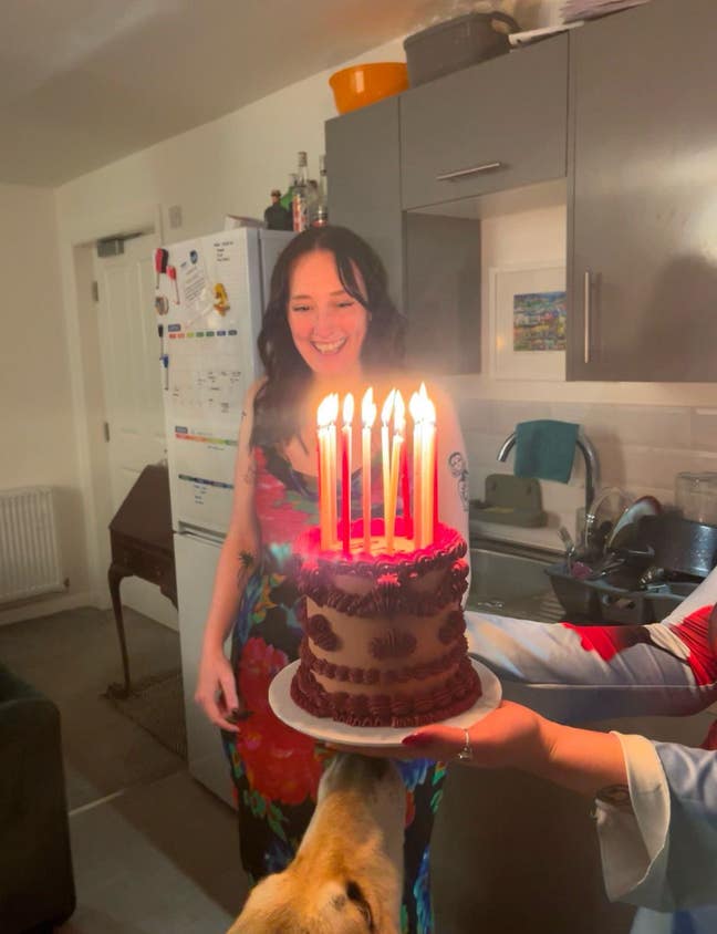 30 year old Female seeks a double room or buddy up Main Photo