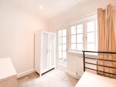   Bedroom Available Now (Streatham) Main Photo