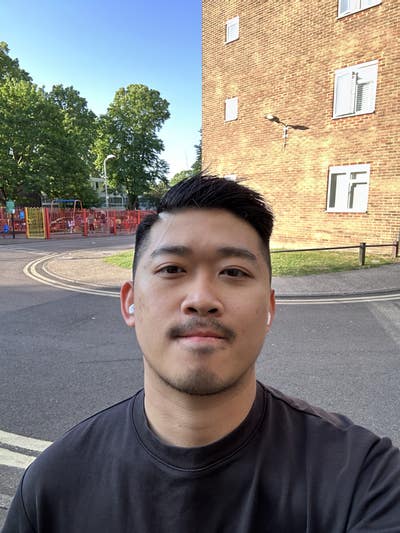 Professional looking for flatshare :)  Main Photo