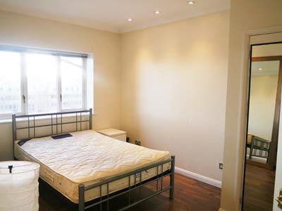 Ensuite double room very close to station! Main Photo